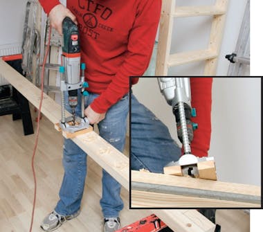 Reikien poraaminen johteeseen Parven rakentaminen